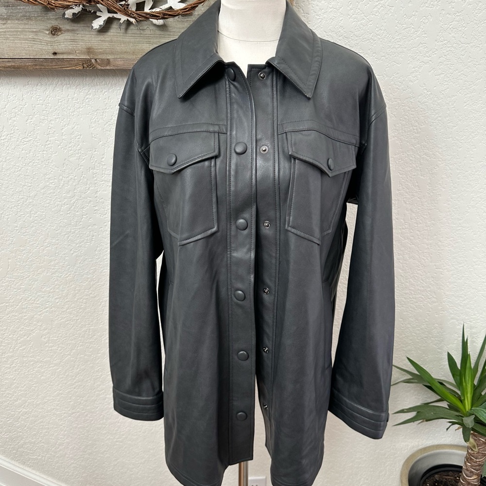 Avec Les‎ Filles Faux Leather Shacket gray snap front ladies M